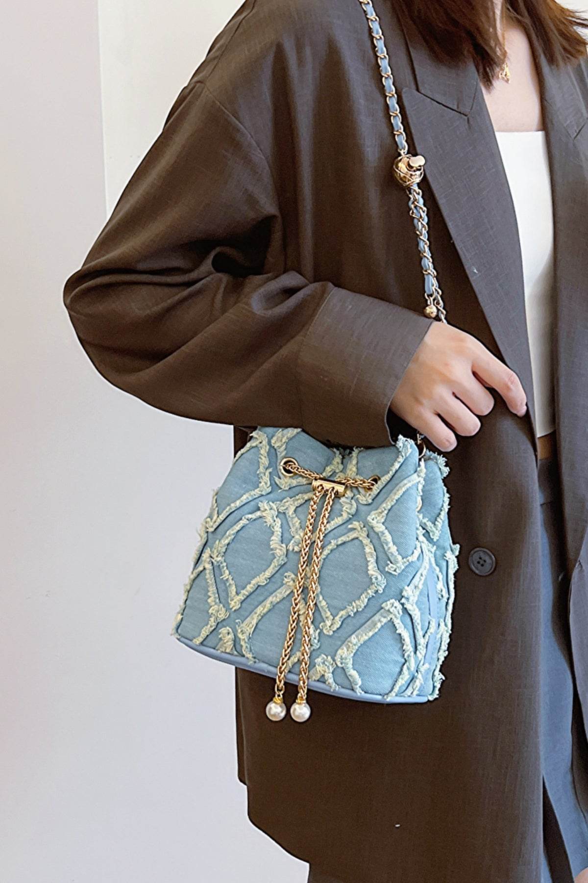 Chain Drawstring Raw Edge Denim Bucket Bag - Hovatok