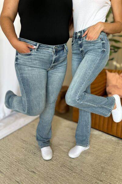Judy Blue Full Size Medium Rise Bootcut Jeans - Hovatok