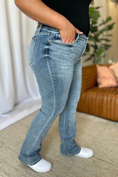 Judy Blue Full Size Medium Rise Bootcut Jeans - Hovatok