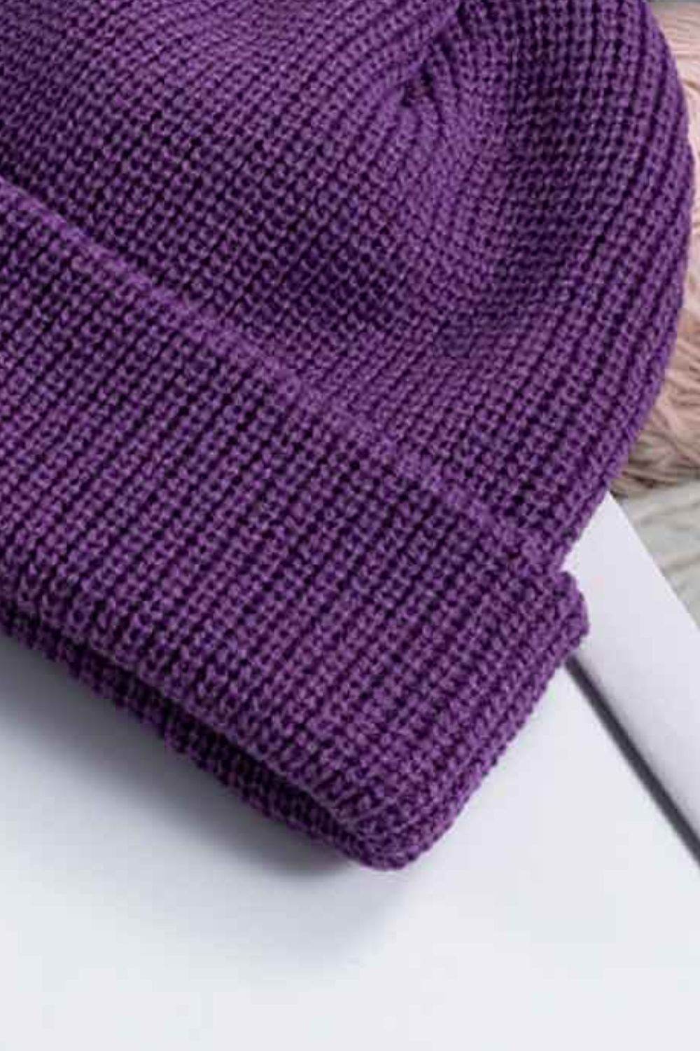 Cozy Rib-Knit Cuff Beanie - Hovatok