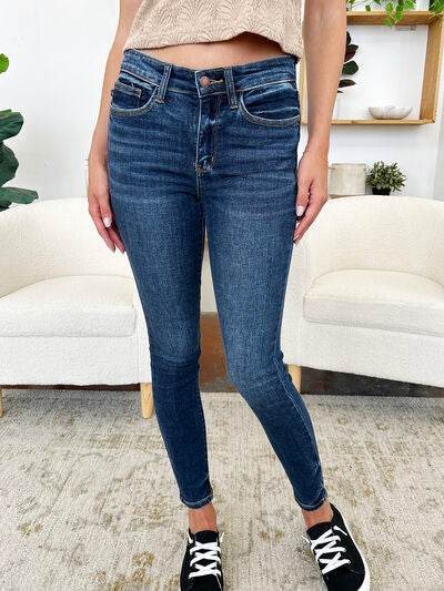 Judy Blue Full Size Classic Handsand Skinny Jeans - Hovatok