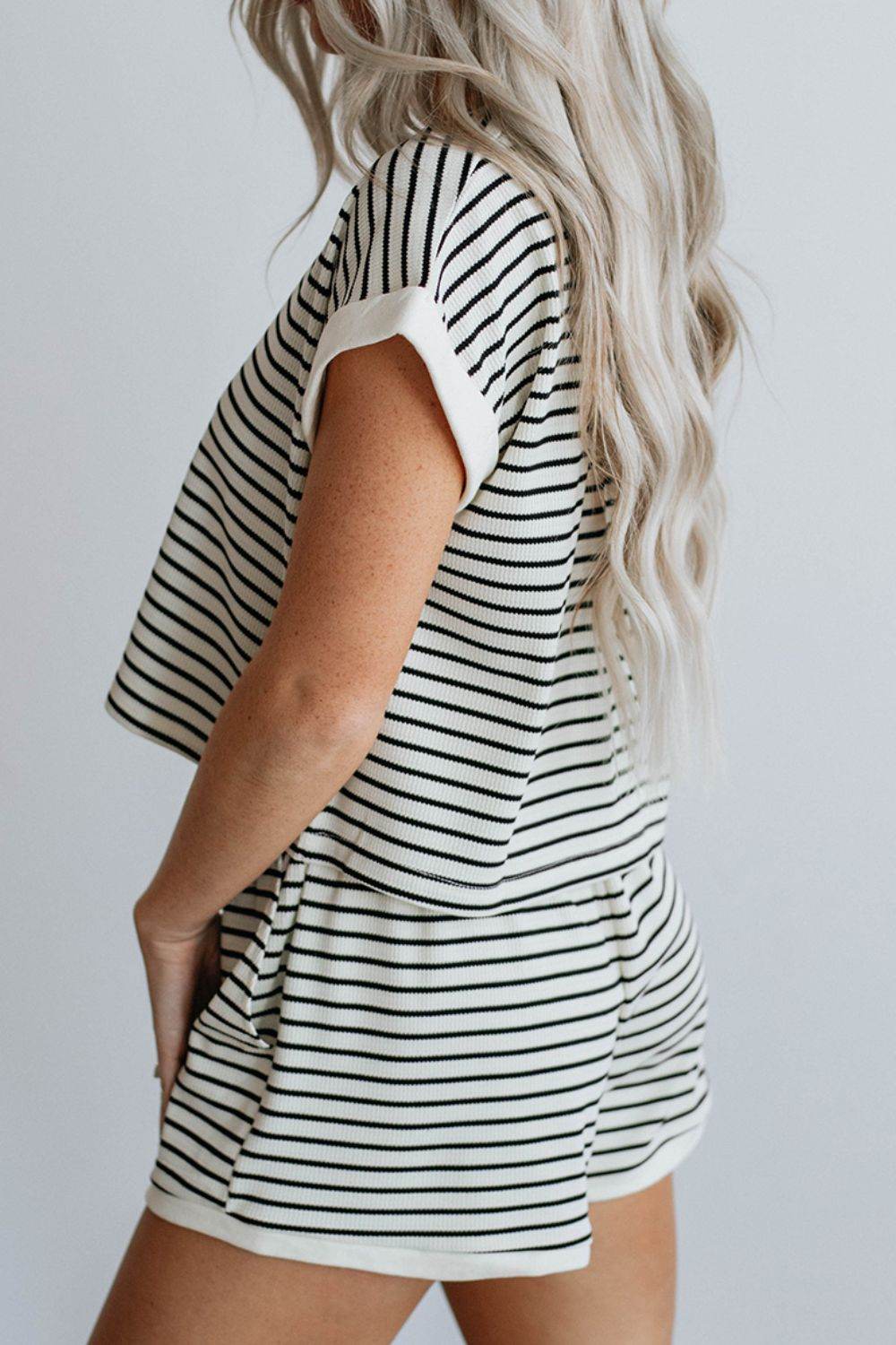 Striped Contrast Top and Shorts Set - Hovatok