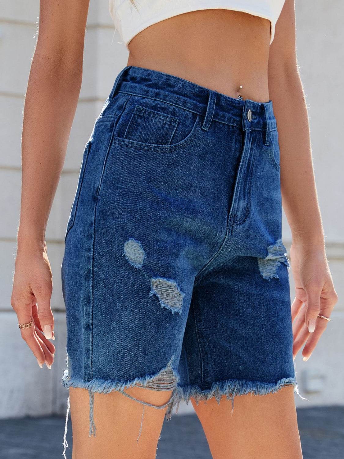 Distressed Raw Hem Denim Shorts - Hovatok