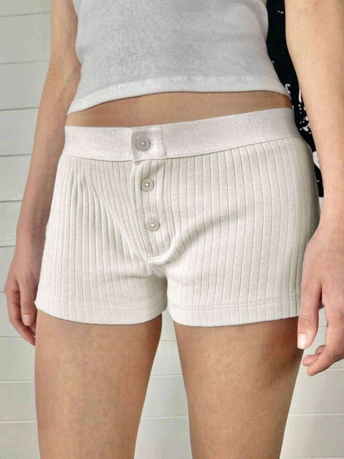 Devine Button Detail Shorts - Hovatok