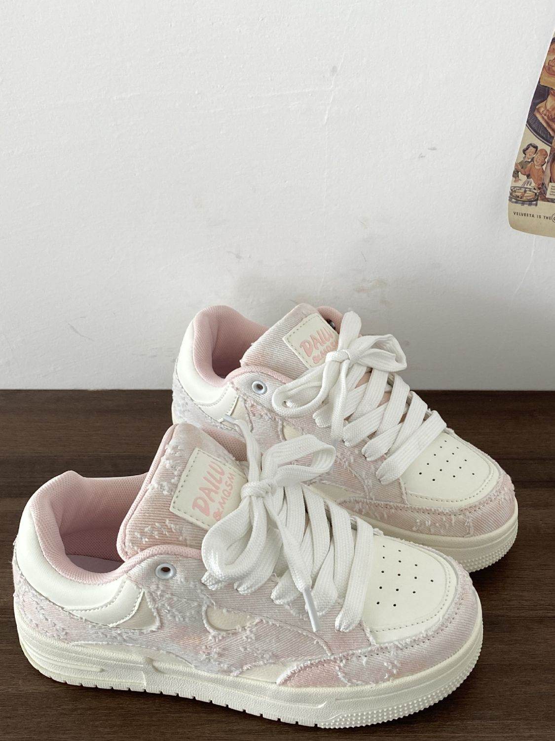 Lace Up Round Toe Platform Sneakers - Hovatok