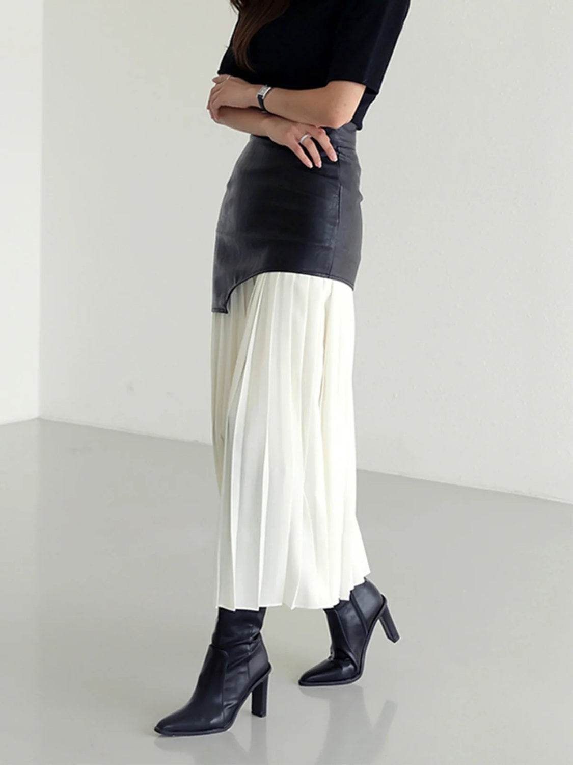 Pleated Contrast High Rise Skirt - Hovatok