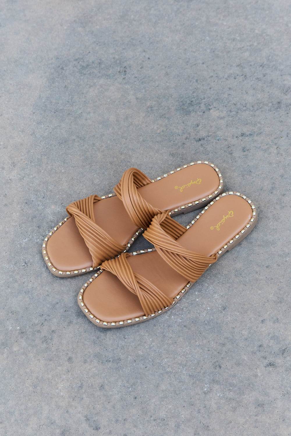 Qupid Summertime Fine Double Strap Twist Sandals - Hovatok