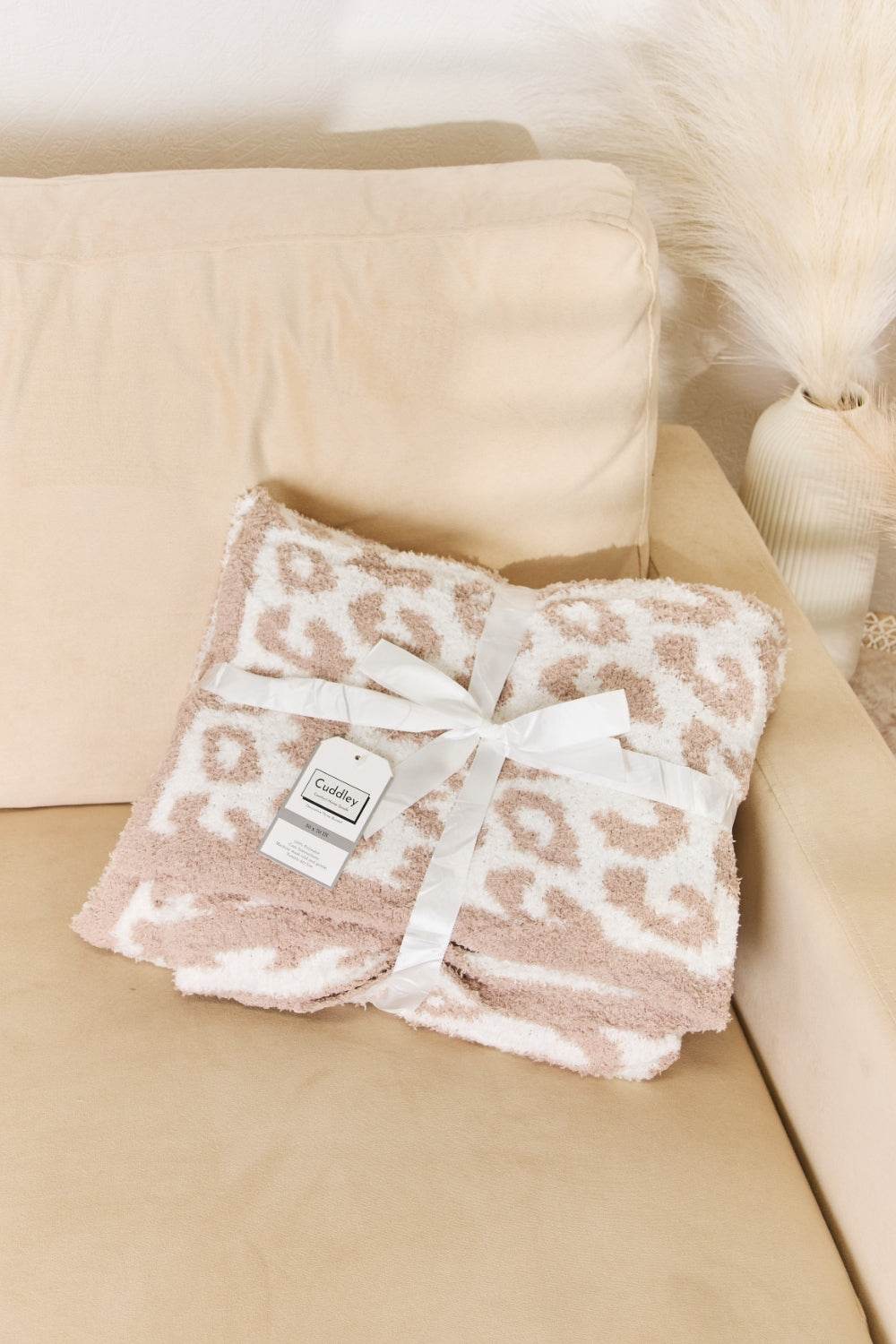 Cuddley Leopard Decorative Throw Blanket - Hovatok