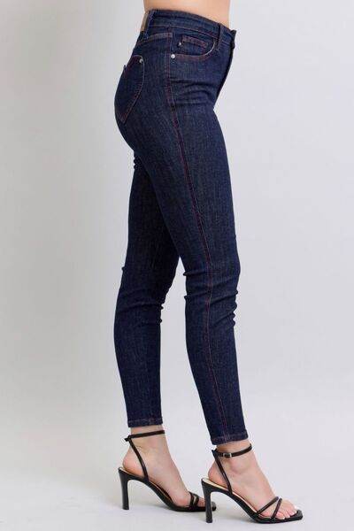 Judy Blue Full Size Heart Shaped Back Pockets Skinny Jeans - Hovatok