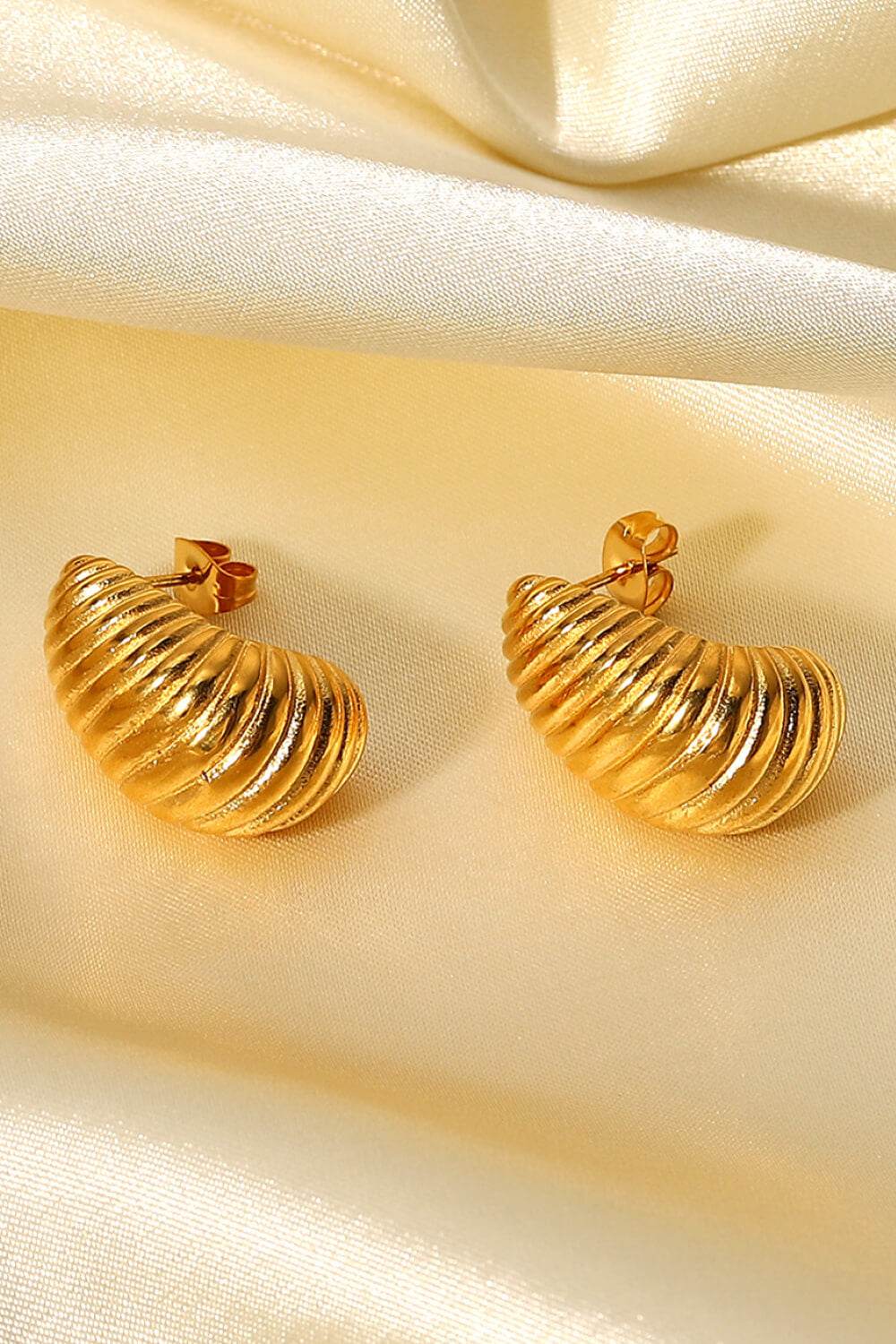 Shell Shore Spiral Stud Earrings - Hovatok