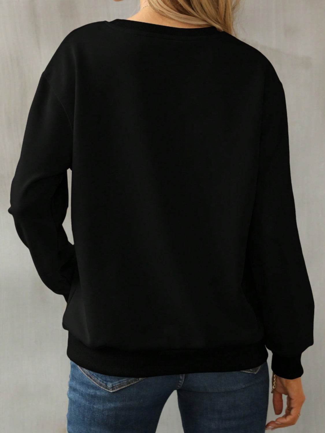 Graphic Round Neck Long Sleeve Sweatshirt - Hovatok