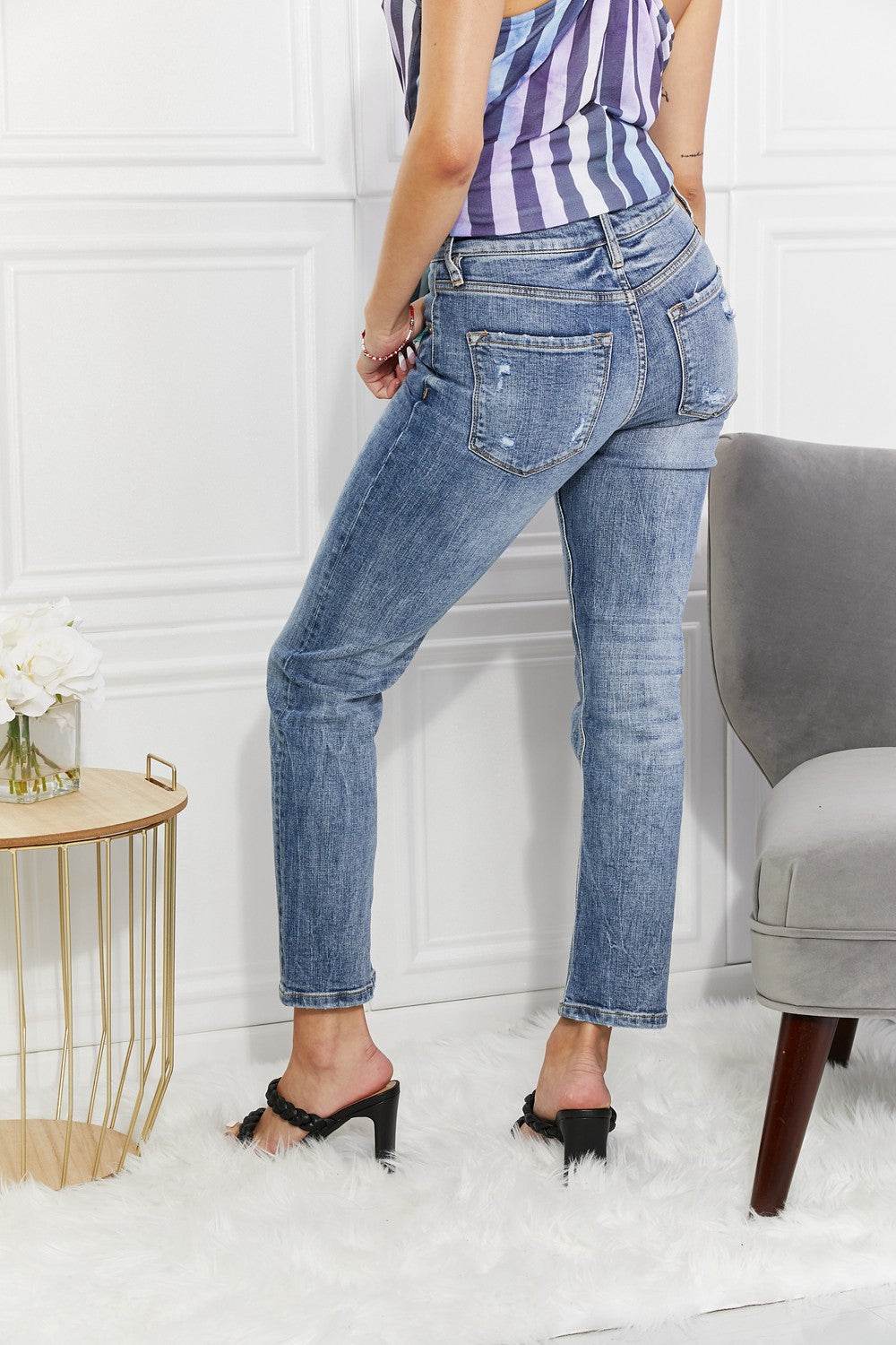 Kancan Full Size Amara High Rise Slim Straight Jeans - Hovatok