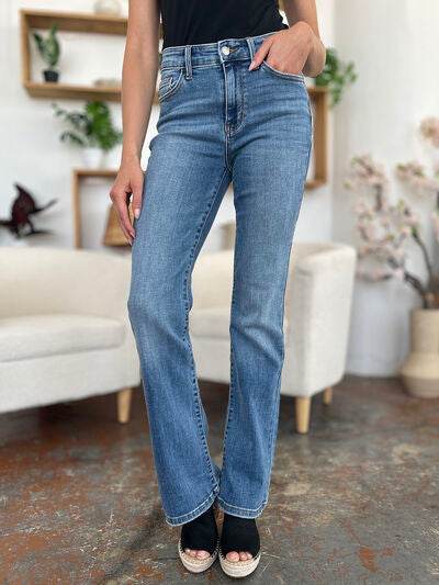 Judy Blue Full Size Mid-Rise Waist Straight Jeans - Hovatok