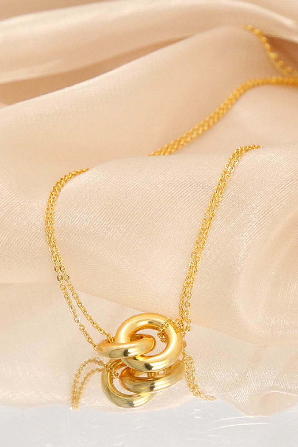 Linked Ring Pendant Chain Necklace - Hovatok
