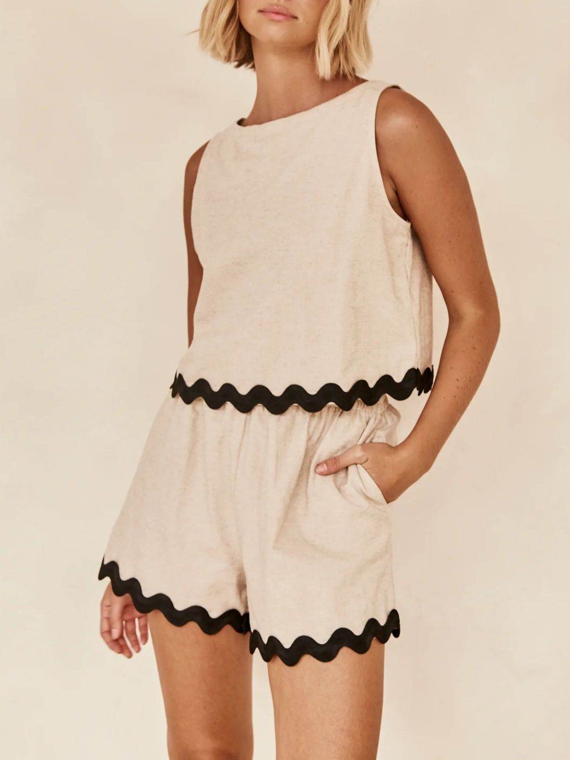 Contrast Trim Round Neck Tank and Shots Set - Hovatok