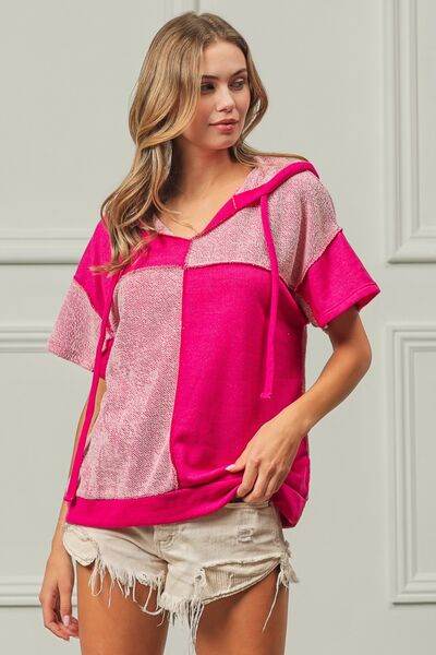BiBi Color Block Exposed Seam Short Sleeve Hooded Top - Hovatok