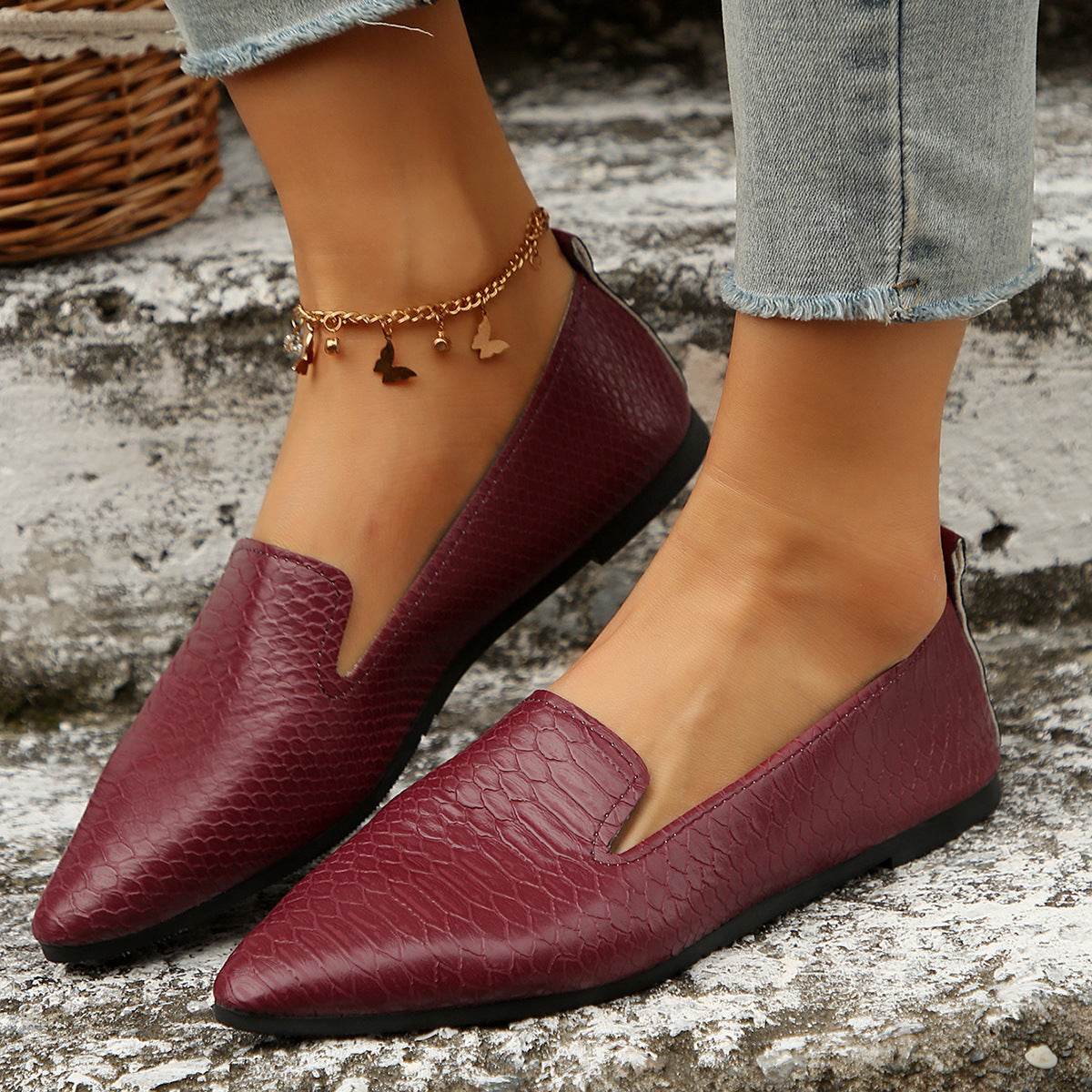 Snake Print Pointed Toe Slip-Ons - Hovatok