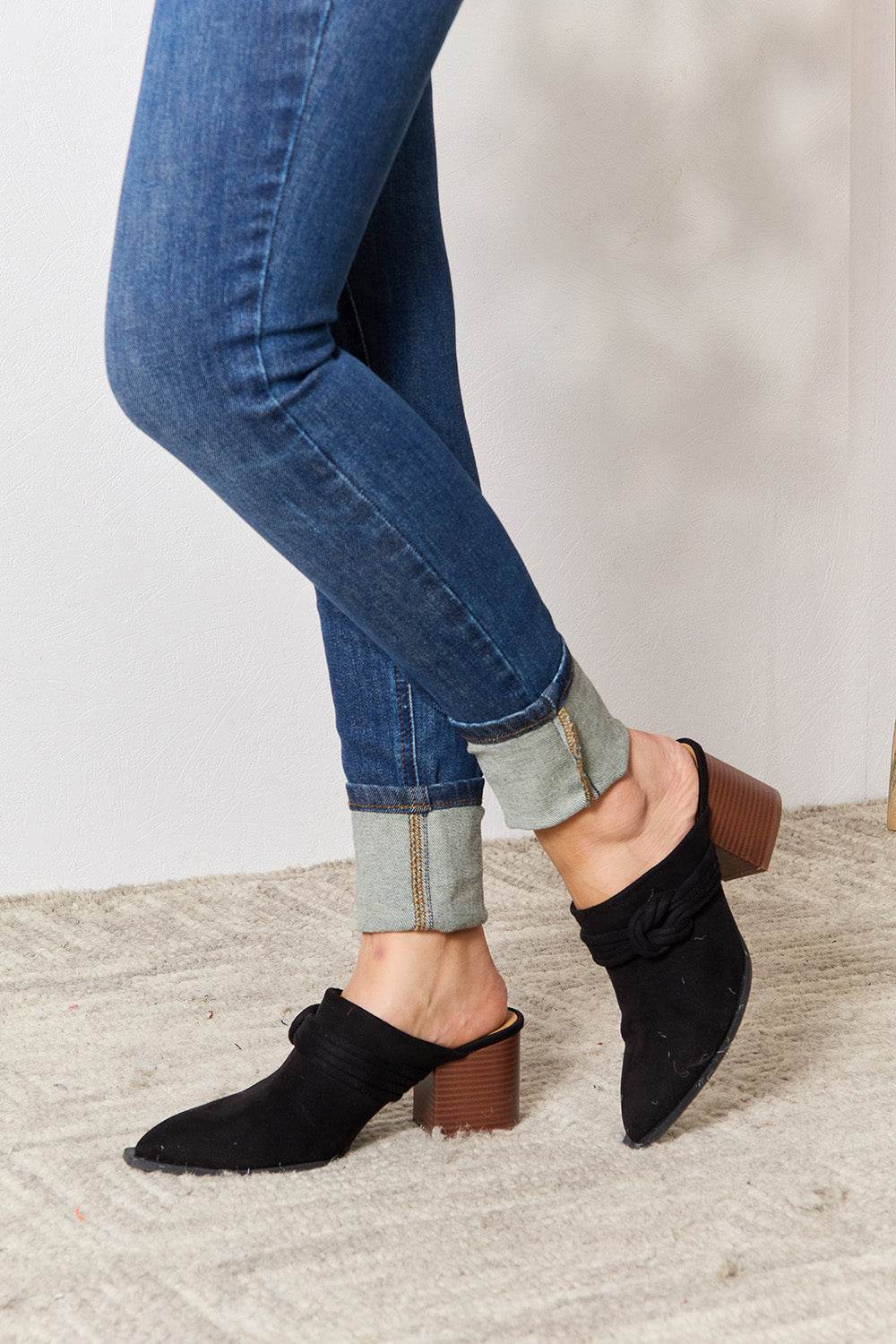 East Lion Corp Pointed-Toe Braided Trim Mules - Hovatok