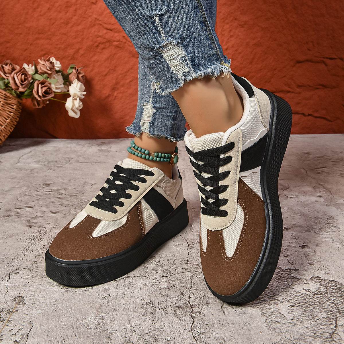 Lace Up Round Toe Contrast Sneakers - Hovatok