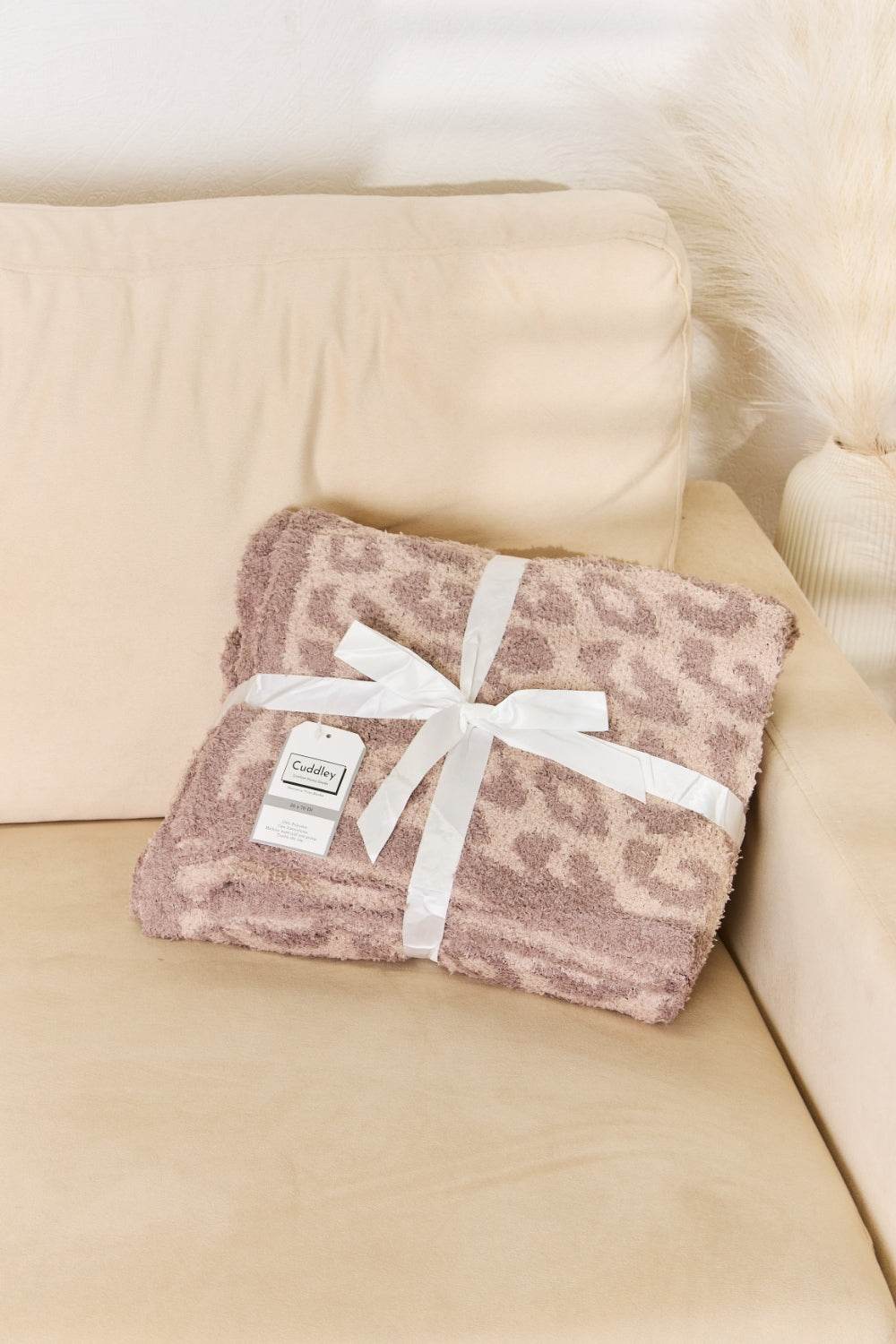 Cuddley Leopard Decorative Throw Blanket - Hovatok