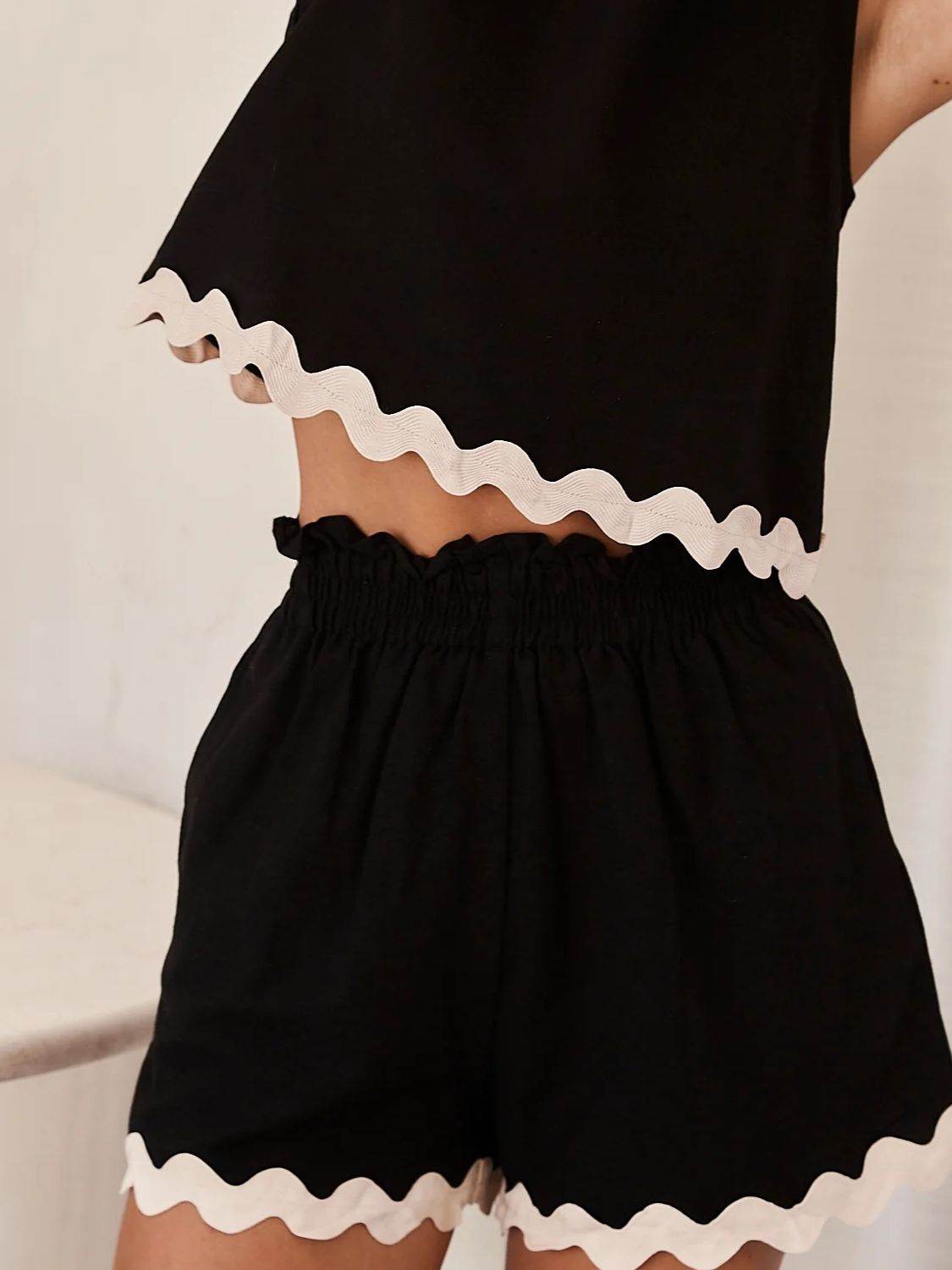 Contrast Trim Round Neck Tank and Shots Set - Hovatok