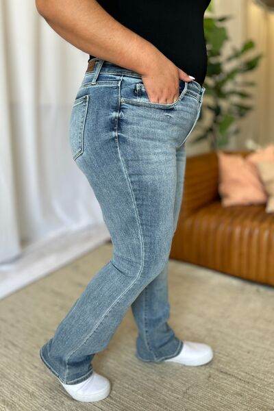 Judy Blue Full Size Medium Rise Bootcut Jeans - Hovatok