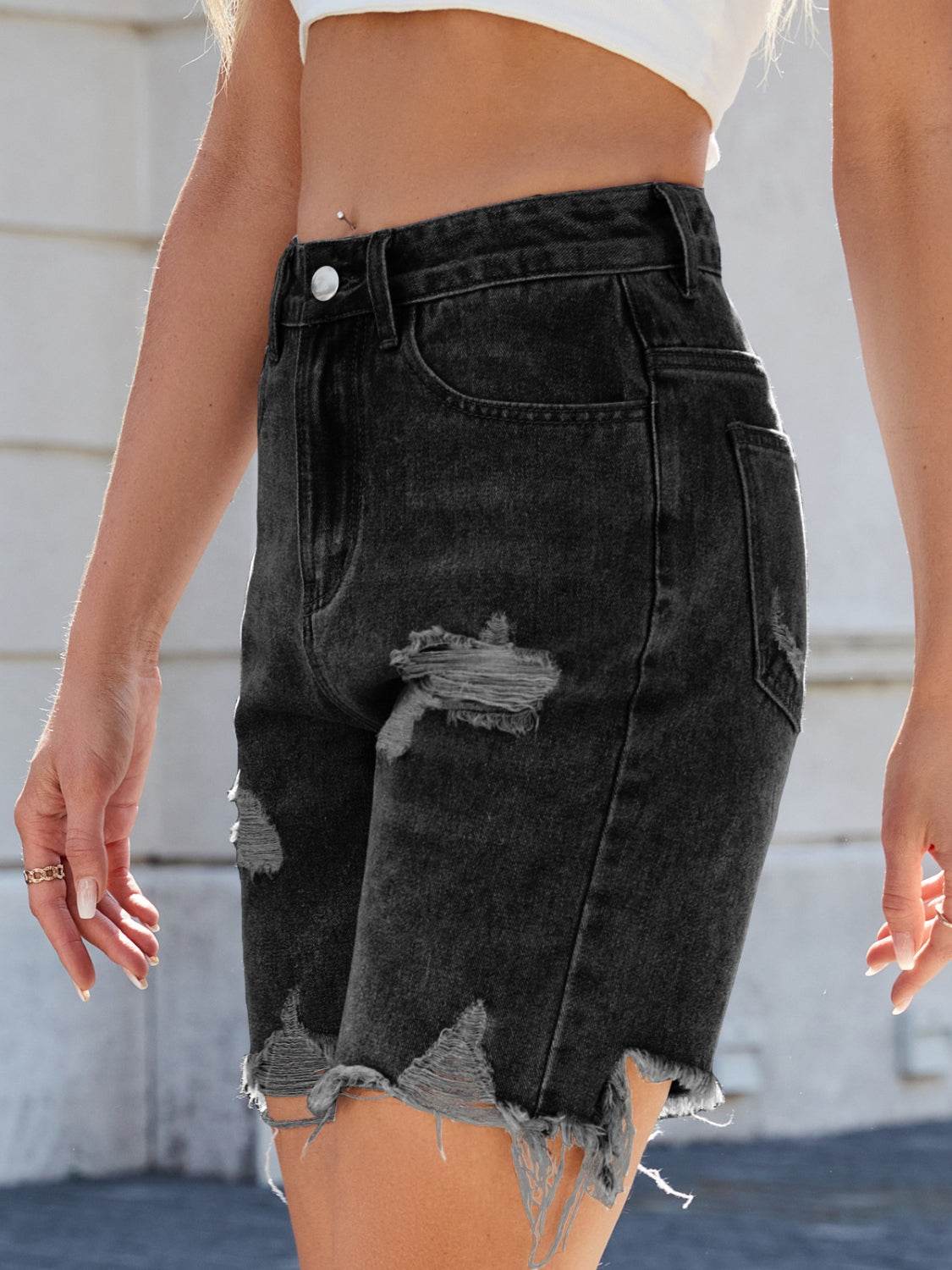 Distressed Raw Hem Denim Shorts - Hovatok