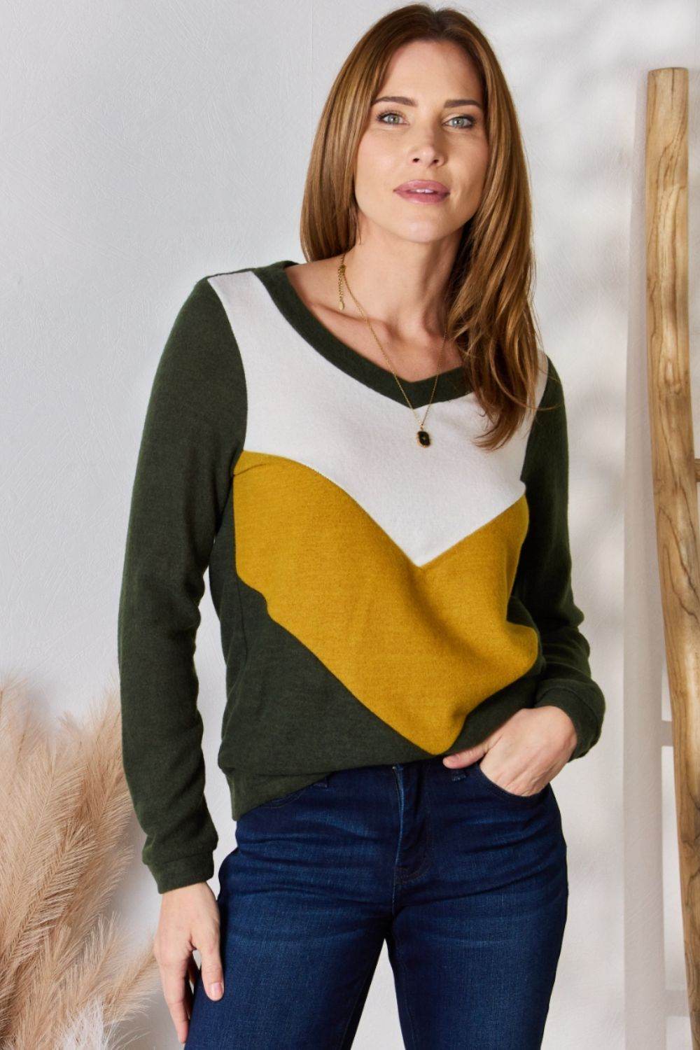 Hailey & Co Full Size Colorblock V-Neck Blouse - Hovatok
