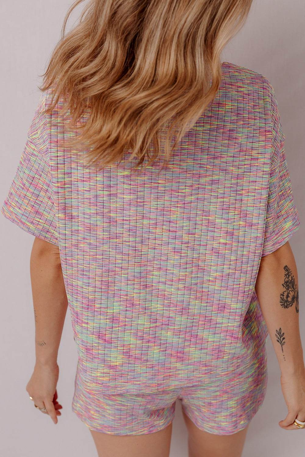 Contrast Round Neck Top and Shorts Set - Hovatok