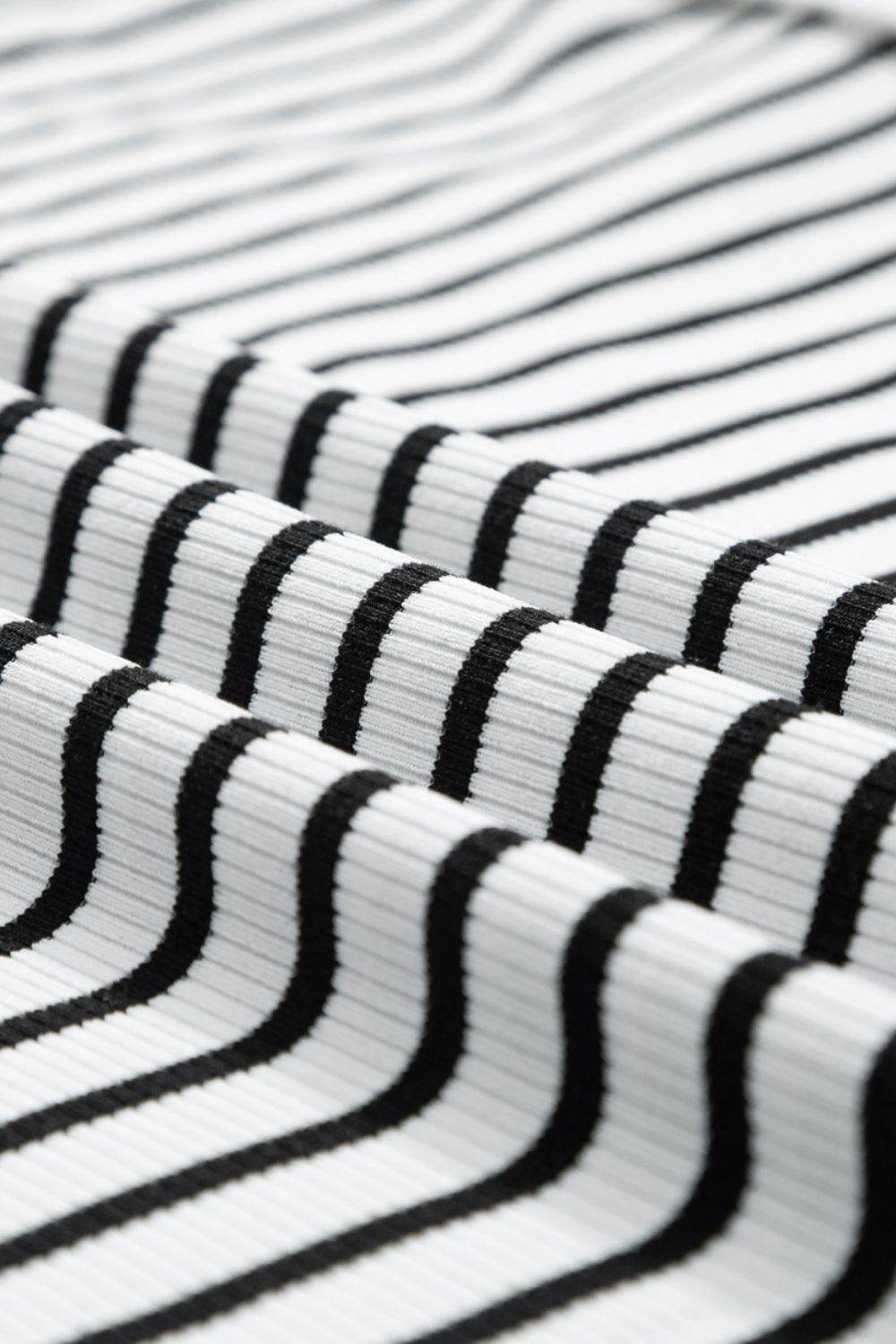 Striped Contrast Top and Shorts Set - Hovatok