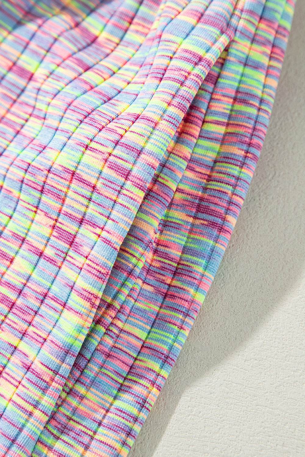 Contrast Round Neck Top and Shorts Set - Hovatok