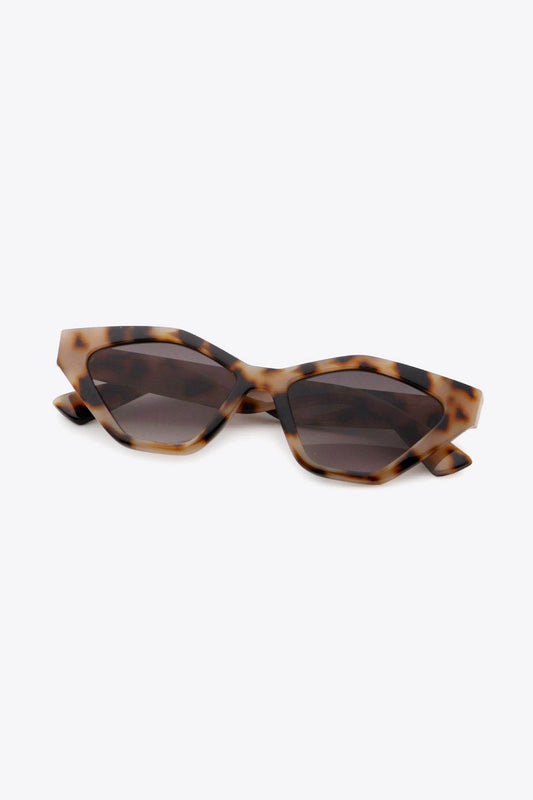Cat Eye Polycarbonate Sunglasses - Hovatok