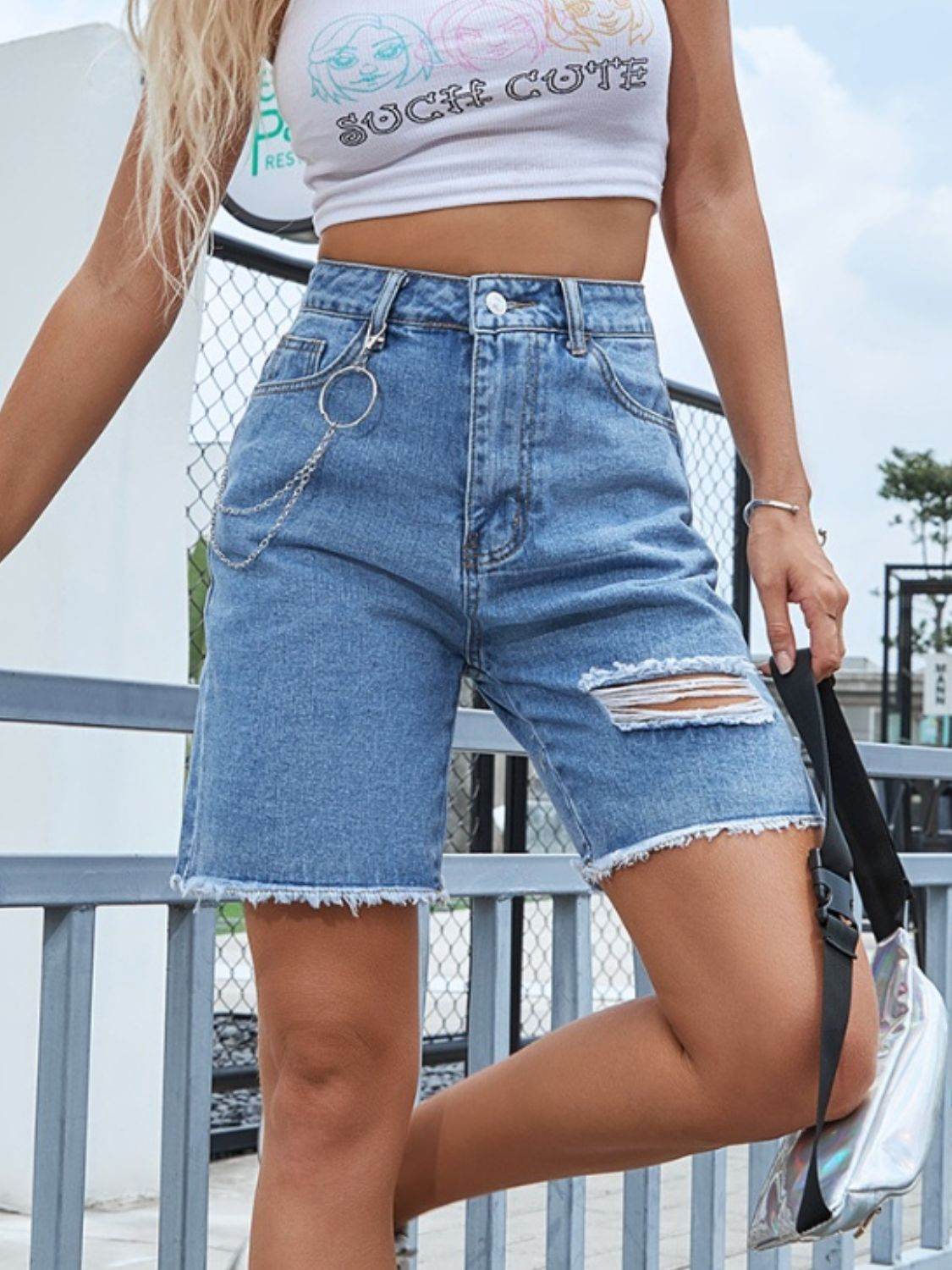 Distressed Raw Hem Denim Shorts - Hovatok