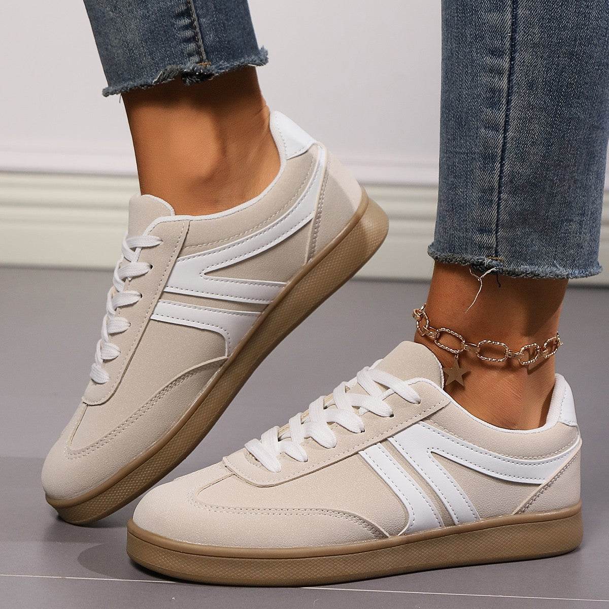 Lace Up Round Toe Flat Sneakers - Hovatok
