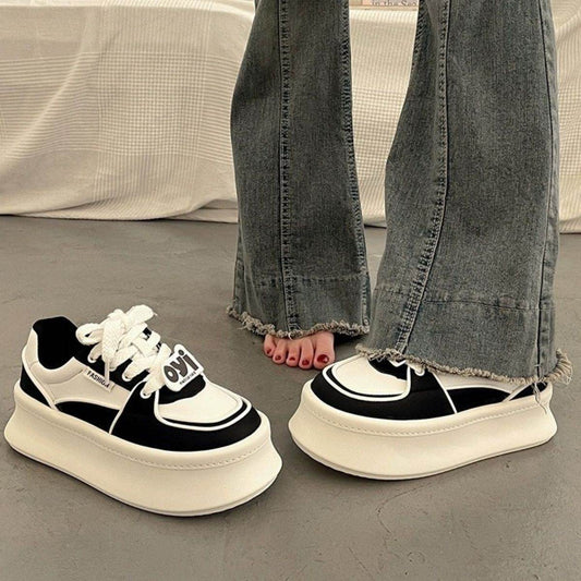 Lace Up Round Toe Platform Sneakers - Hovatok