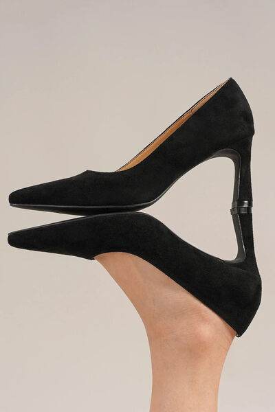Beast Fashion Faux Suede Point Toe Pumps - Hovatok