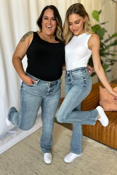 Judy Blue Full Size Medium Rise Bootcut Jeans - Hovatok