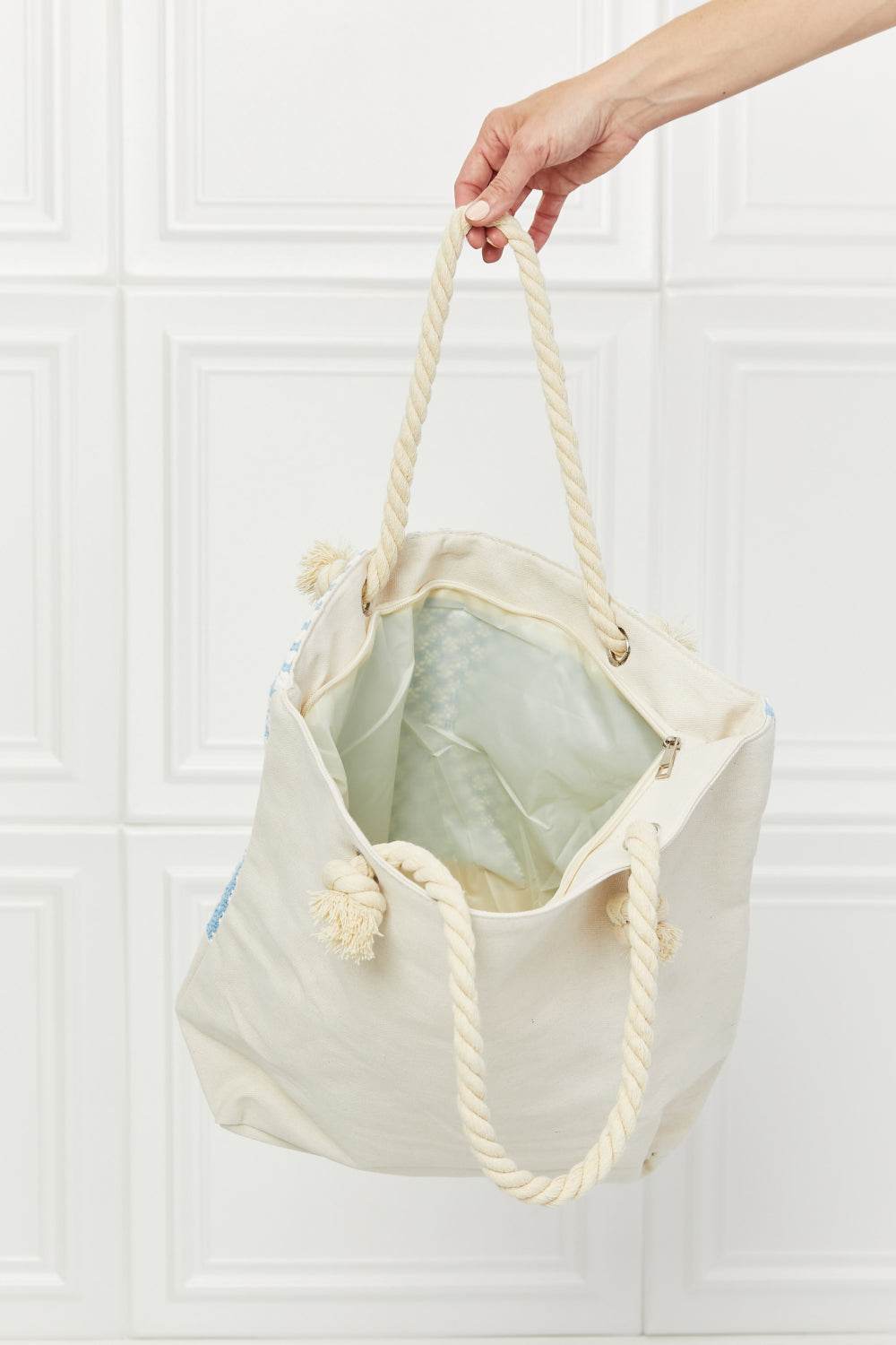 Justin Taylor Picnic Date Tassel Tote Bag - Hovatok