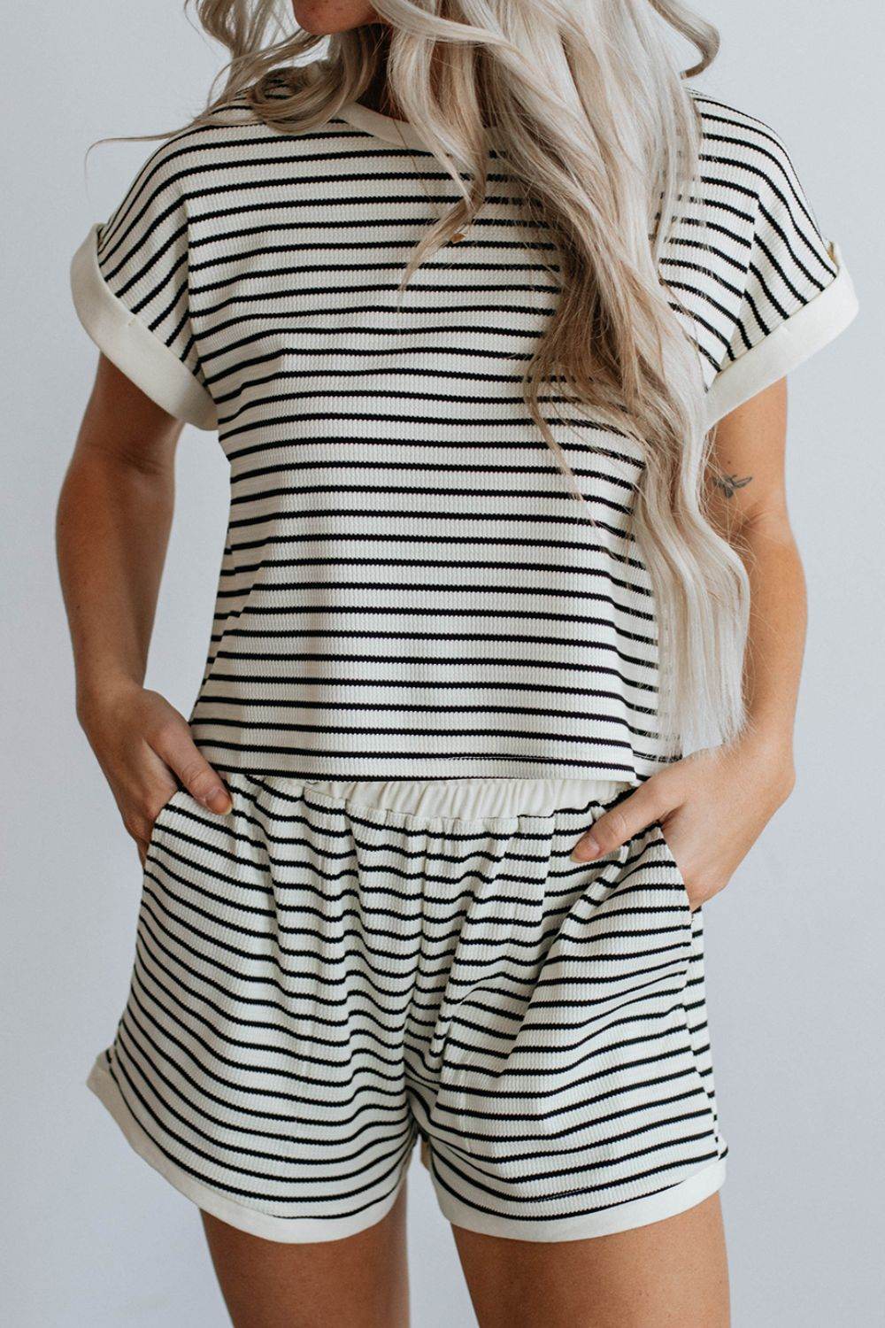 Striped Contrast Top and Shorts Set - Hovatok