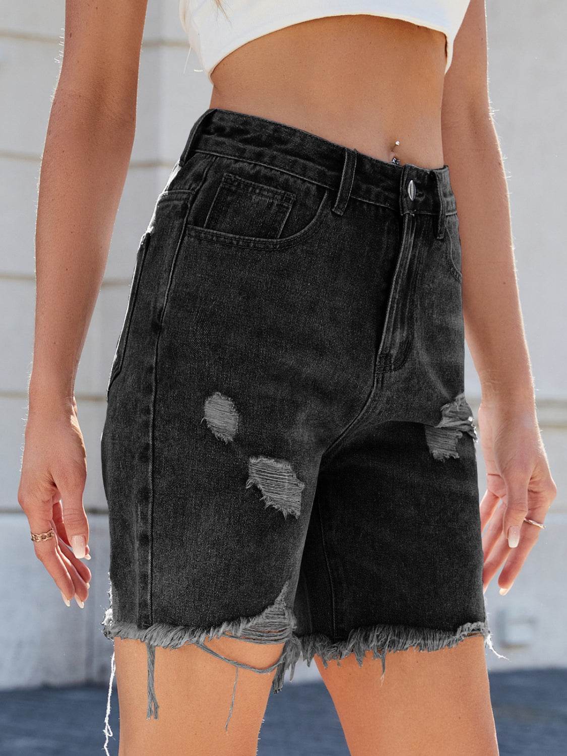 Distressed Raw Hem Denim Shorts - Hovatok