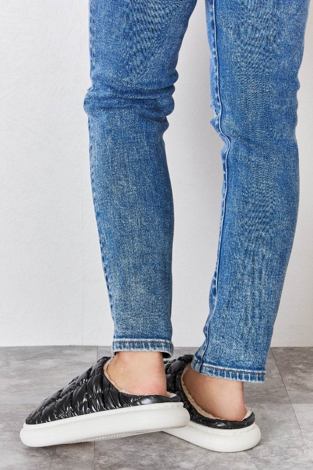 Melody Puffer Plush Slippers - Hovatok