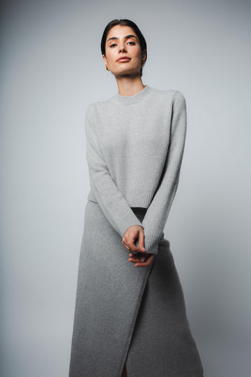 ZOE CROPPED CASHMERE PULLOVER IN HEATHER GREY