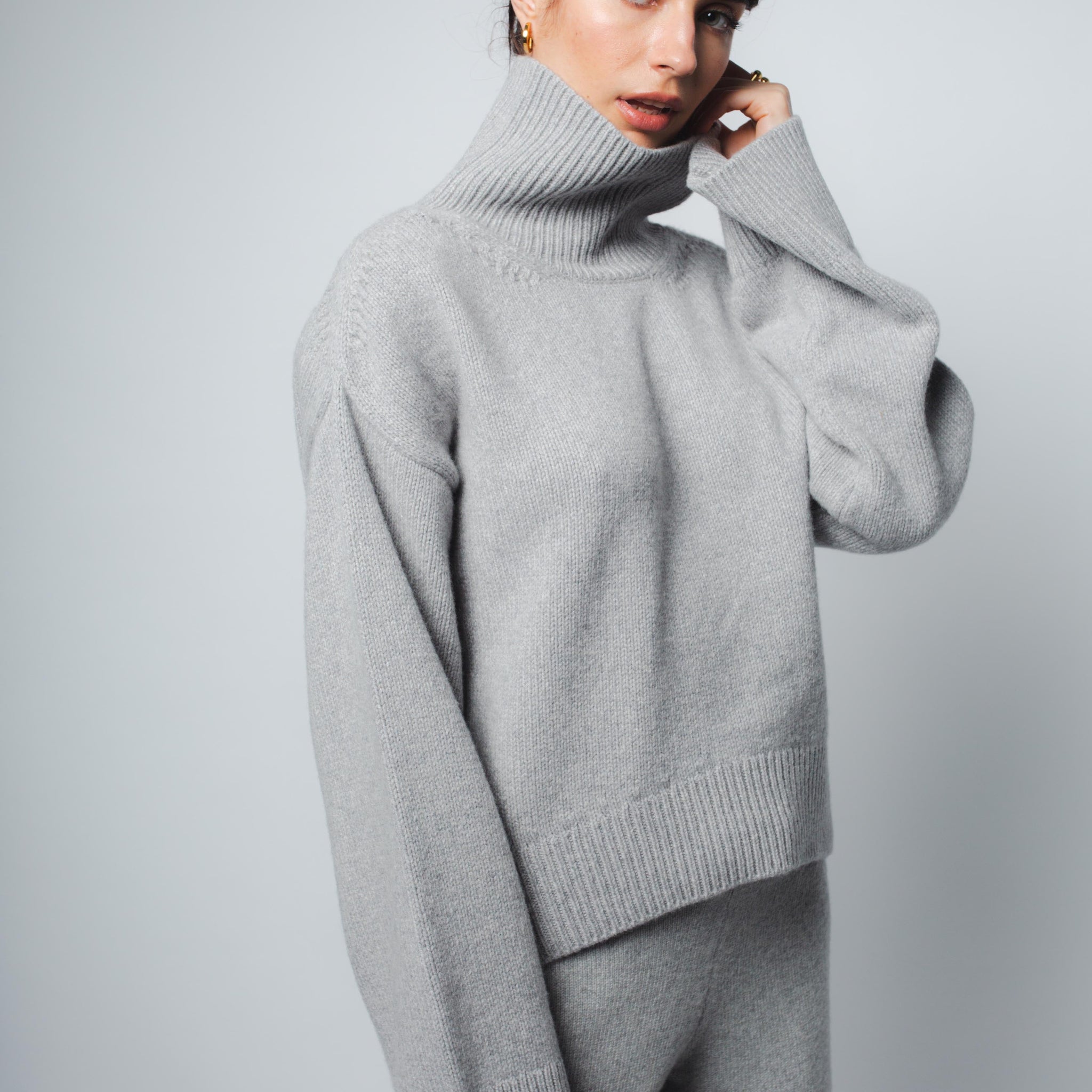 CIO DROPPED SHOULDER CASHMERE PULLOVER IN HEATHER GREY