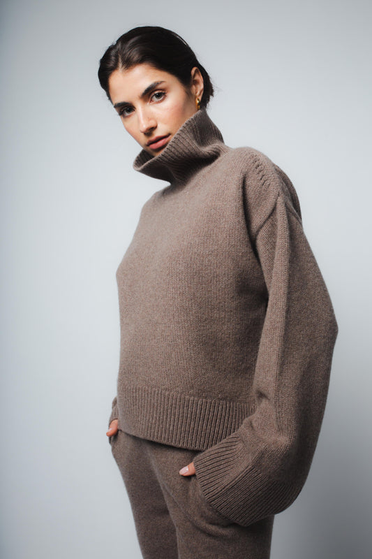CIO DROPPED SHOULDER CASHMERE PULLOVER IN CHESTNUT