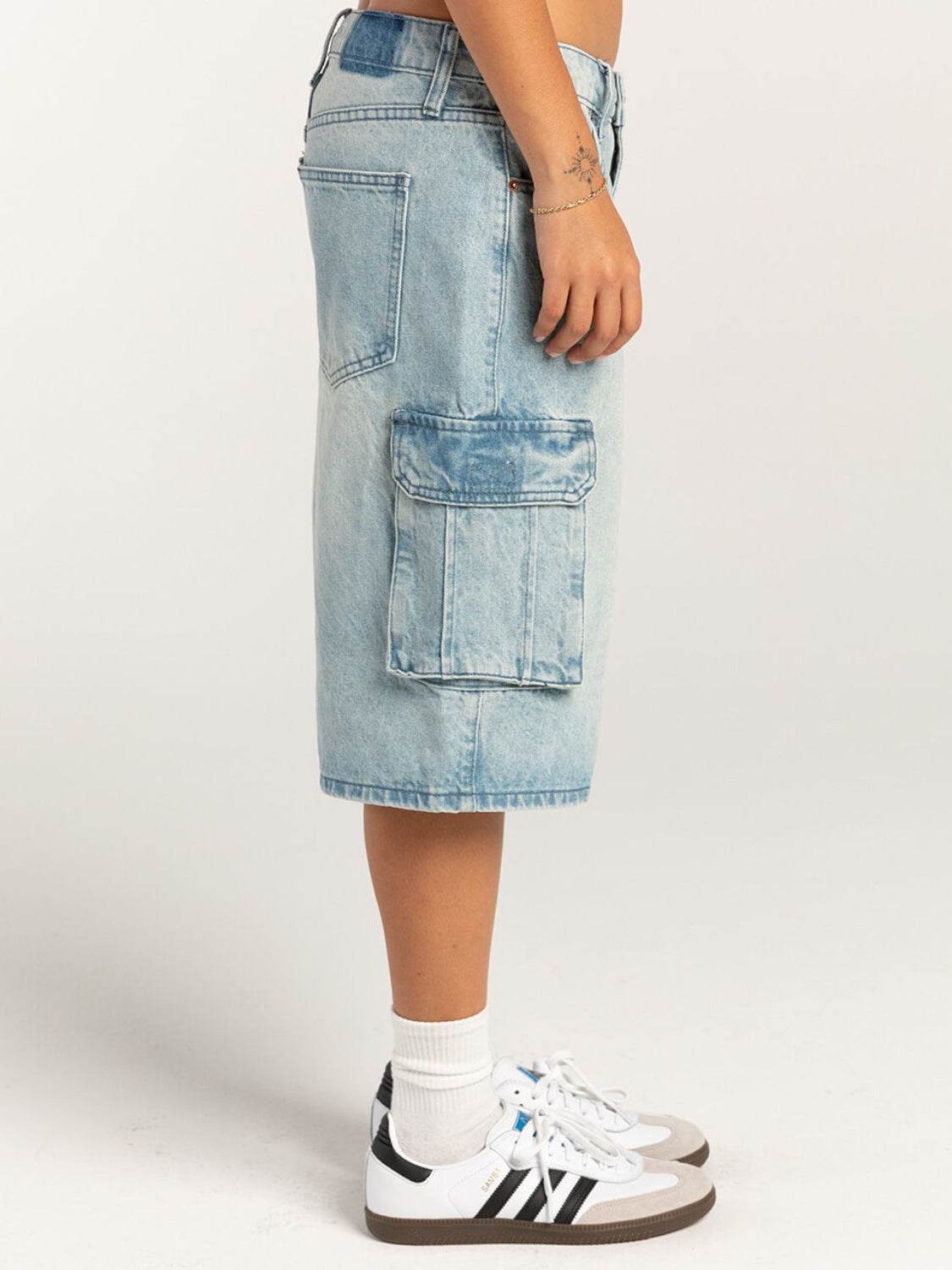 Mid-Rise Waist Denim Shorts with Pockets - Hovatok