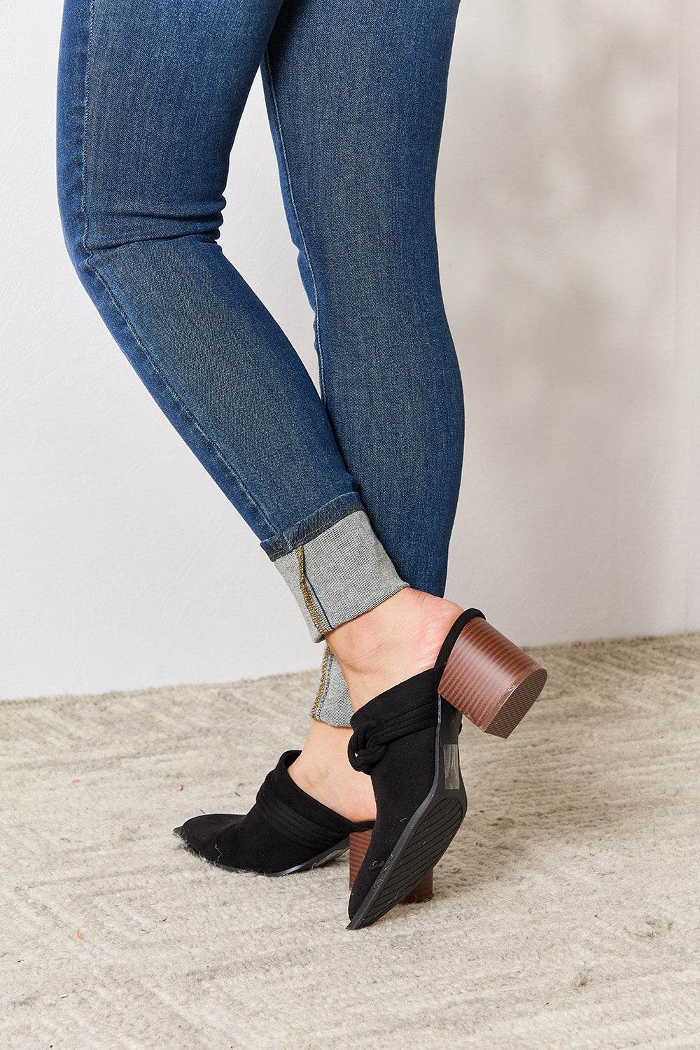 East Lion Corp Pointed-Toe Braided Trim Mules - Hovatok