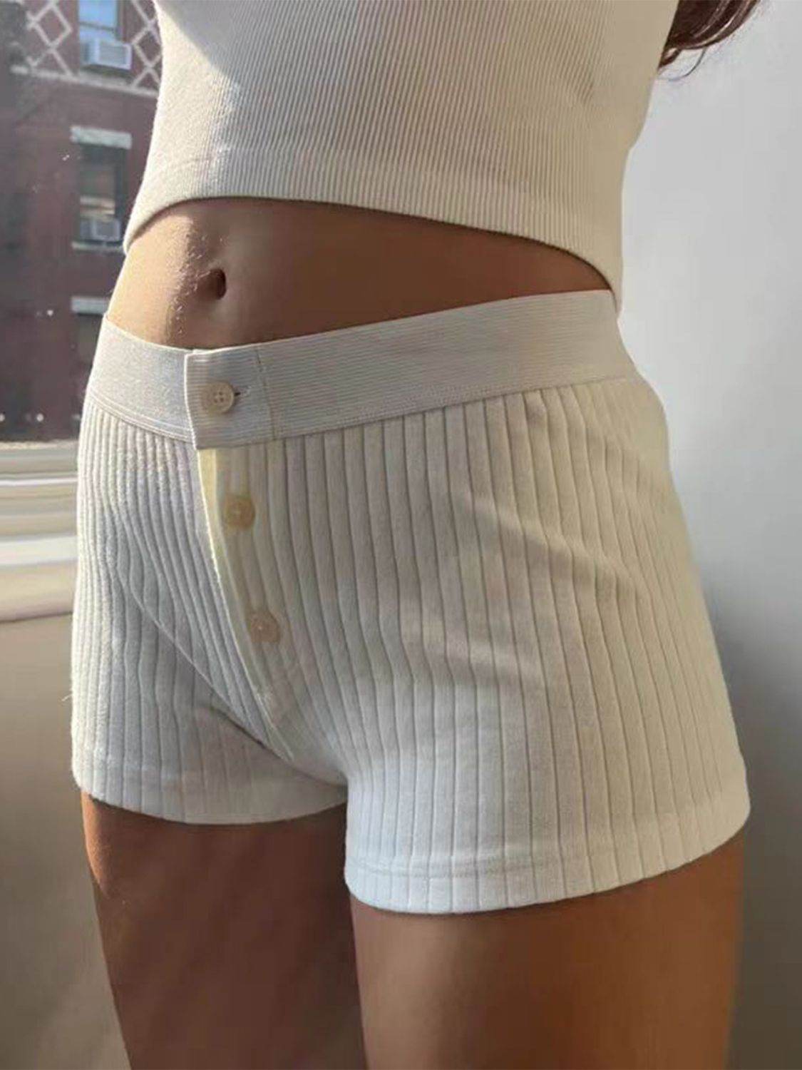 Devine Button Detail Shorts - Hovatok