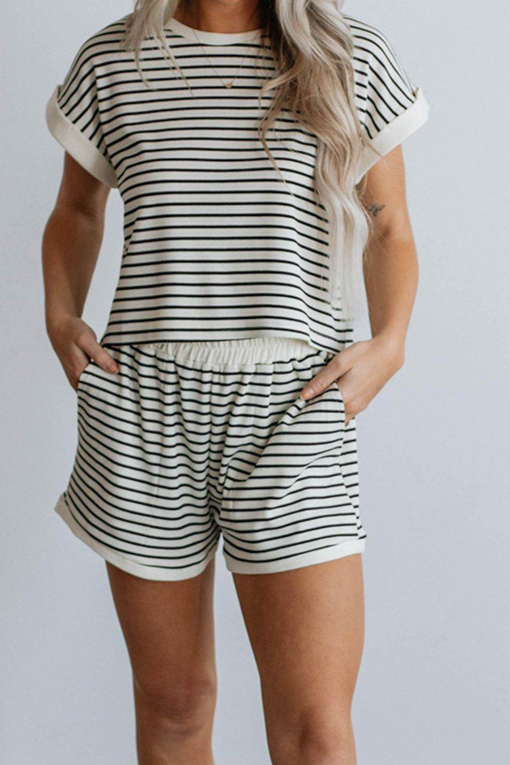 Striped Contrast Top and Shorts Set - Hovatok