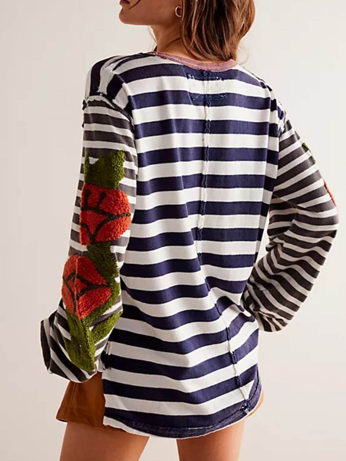 Striped Round Neck Long Sleeve Sweatshirt - Hovatok
