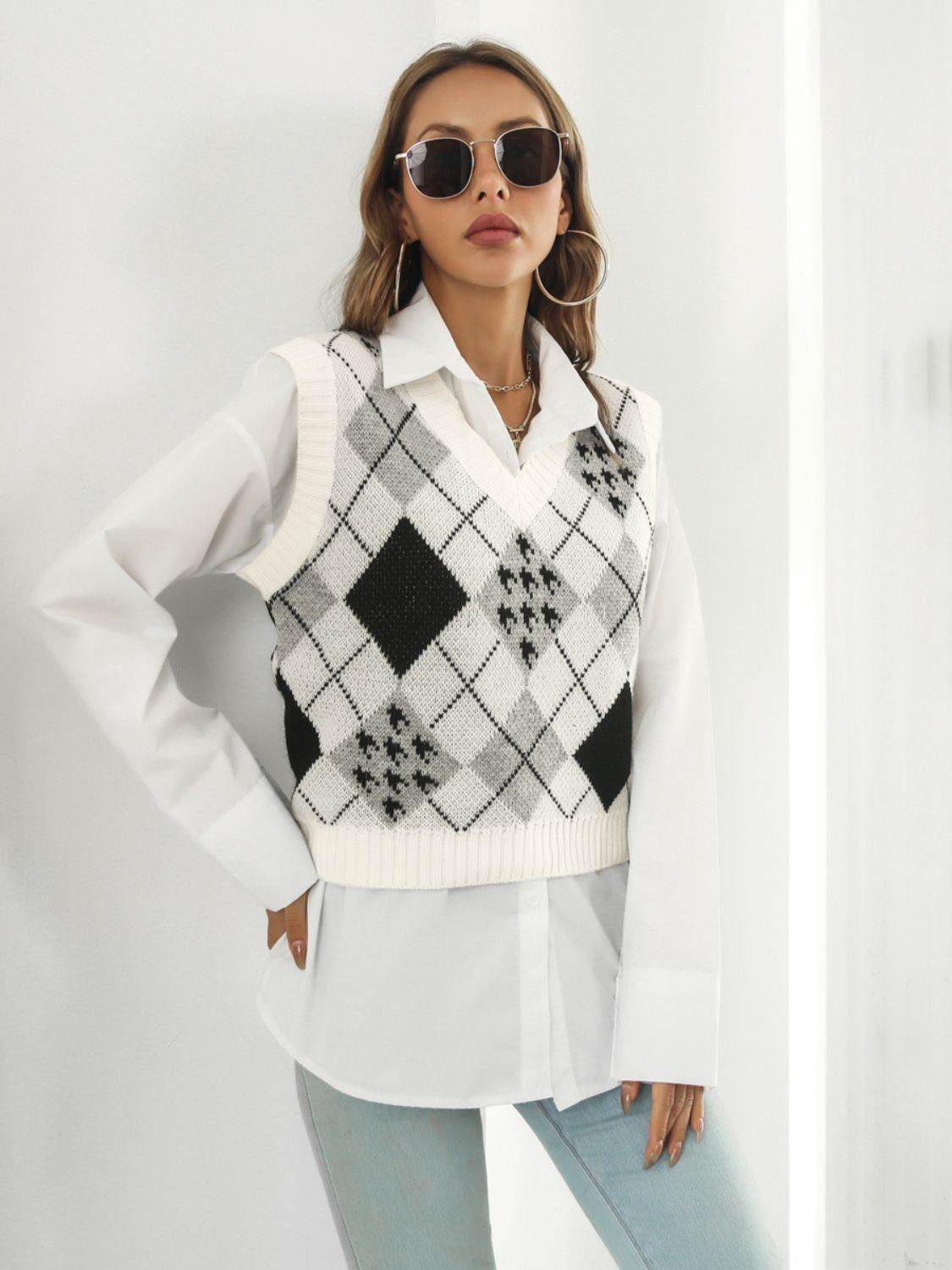 V-Neck Plaid Sweater Vest - Hovatok